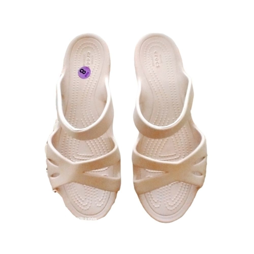 NIB Croc's  Iconic Comfort Light Pink Sandals.